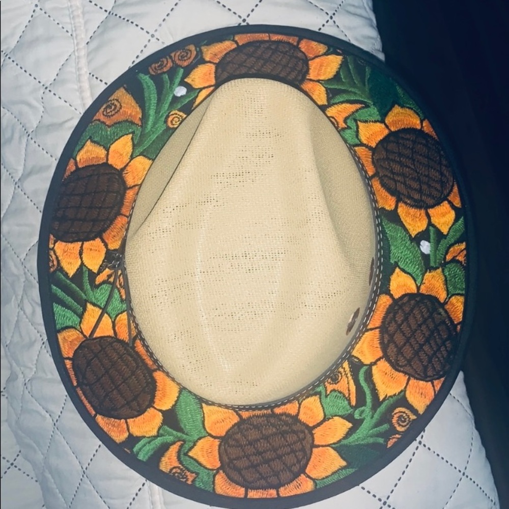 Hand made hat - Picture 2 of 3